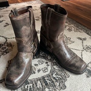 Frye 8R Harness Boots Men’s Distressed Brown Leather Sz 7.5 M EUC
